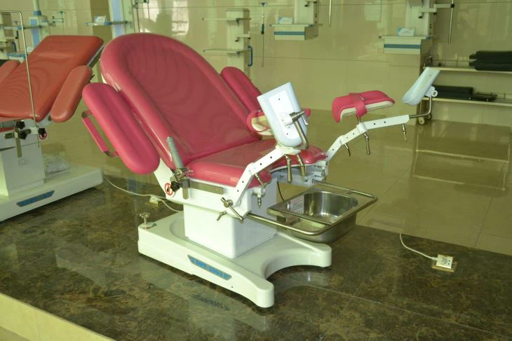Gynecologist Obstetric Table
